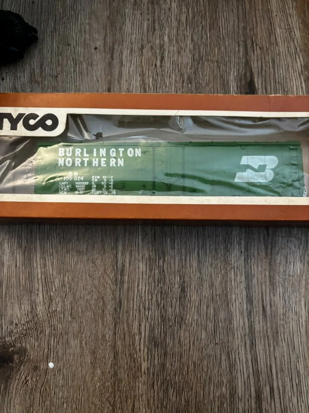 Tyco HO Box Car 50 ft Plug Door Burlington Railroad Train display set up w/box
